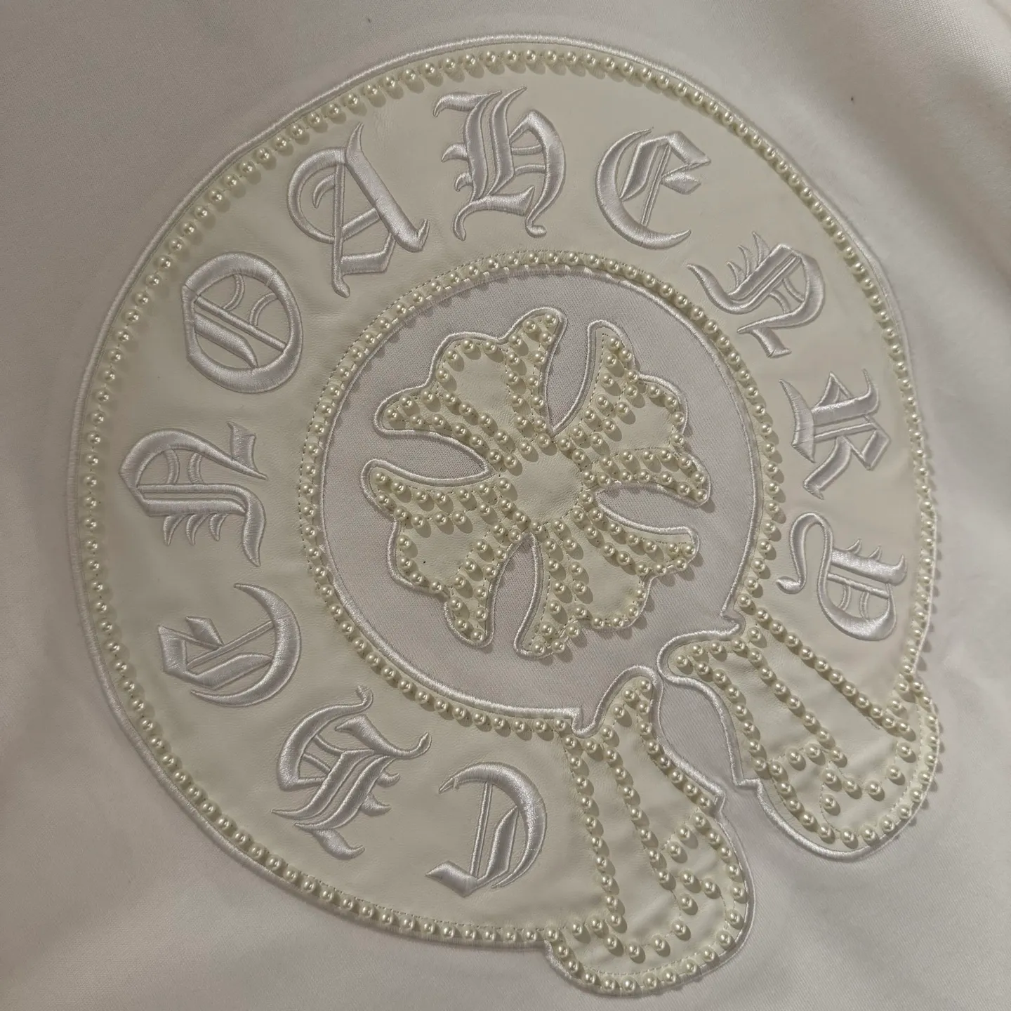 🅿️350 [Strict quality control] CH Croixin's new long-sleeved sweatshirt T-shirt. Heavy 420g double yarn fabric. Beaded and embroidered on the front. Wash the whole garment twice. Frayed and torn on all four sides. Heavy fabric. The neckline is made of icy Salona. Loose fit. Deep, wide and stylish. No deformation or shrinkage. Color: 3 colors, black, white and gray. Size: M-2xl